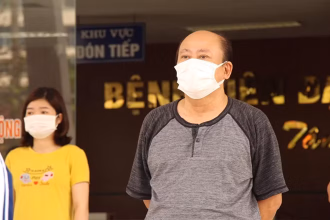 Bệnh nhân 1.964 khỏi bệnh và được xuất viện (Ảnh: Huy Hoàng - Đức Tùy)