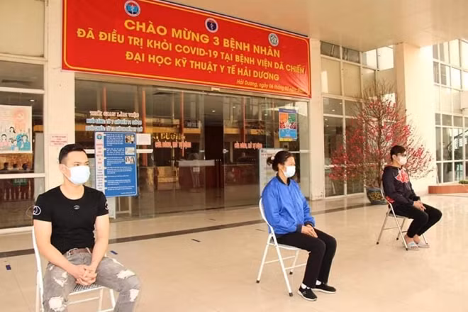 3 bệnh nhân đầu tiên tại ổ dịch Hải Dương được công bố khỏi bệnh (Ảnh: Kim Dung - Trung Sơn)