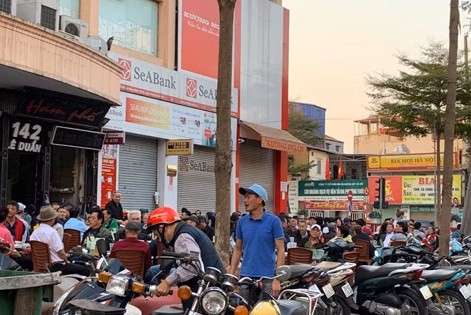 Nhiều người Hà Nội vẫn thờ ơ với dịch COVID-19 ảnh 5