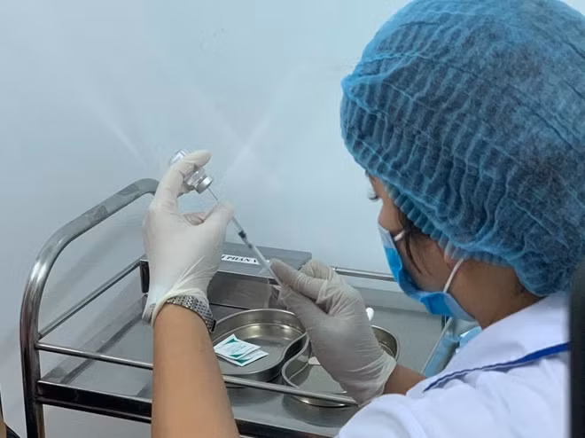 Ngày 8/4, có thêm 1.208 người tiêm vaccine phòng COVID-19