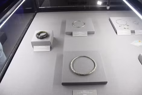 Vòng cổ bằng bạc được làm ở thế kỷ 19.