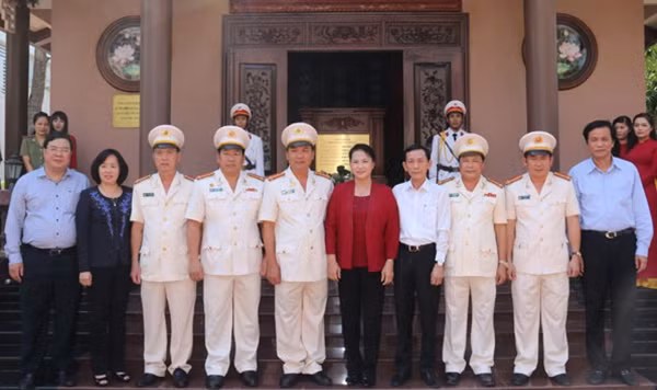Chủ tịch Quốc hội Nguyễn Thị Kim Ngân cùng Ban Giám đốc Công an TP.Cần Thơ.