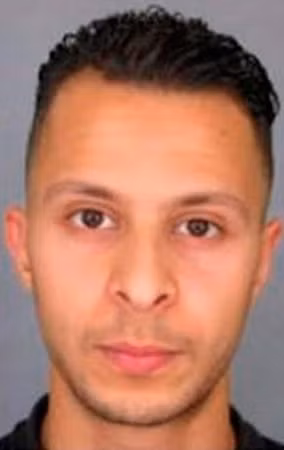 Salah Abdeslam (26 tuổi) mà cảnh sát Bỉ đang nghi là trốn ở “làng thánh chiến” Molenbeek.