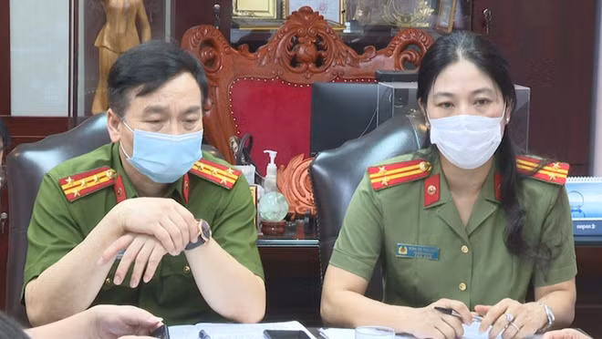 Đại diện đơn vị nghiệp vụ của Công an TP Hà Nội trao đổi thông tin