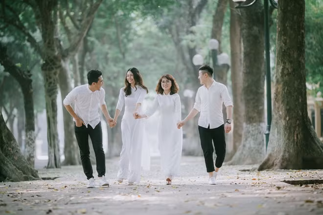 " Lời hứa ngày chia tay" là một ca khúc cảm động nhưng không uỷ mị, sôi nổi nhưng sâu sắc, để tất cả những ai đã, đang và sắp chia tay mái trường đều tìm thấy mình trong đó…