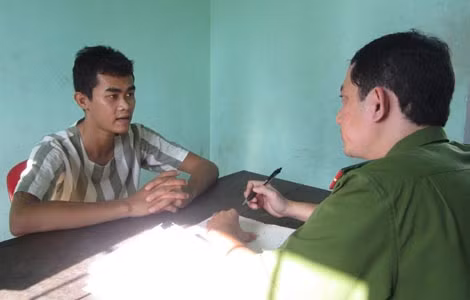 Tên cầm đầu Nguyễn Đinh Hiền tại cơ quan Công an.