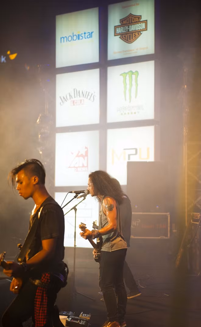 Khác hẳn với các Live Concert của các nghệ sĩ khác trong làng giải trí, Live Concert “Phá” do Phạm Anh Khoa và PAK Band tự biên tự diễn từ đầu cho tới cuối chương trình. Kịch bản đơn giản và không chiêu trò, chính sự giản dị, chân thật trong âm nhạc đã giúp cho Phạm Anh Khoa và các cộng sự có một đêm diễn thành công và đáng nhớ.