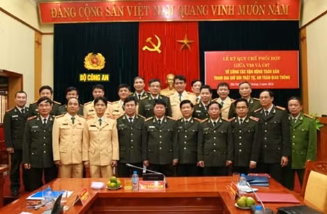 Thứ trưởng Bùi Văn Nam và các đại biểu tại Lễ ký Quy chế.