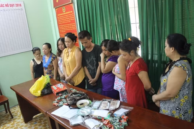 Các con bạc là phụ nữ bị bắt giữ.