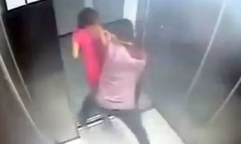 Những vụ cướp trong thang máy do camera ghi lại.
