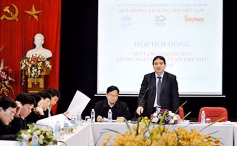 Hội đồng xét tặng giải thưởng Gương mặt trẻ Việt Nam tiêu biểu năm 2015.