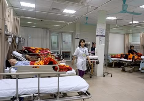 Bệnh nhân đang điều trị tại khoa cấp cứu - hồi sức tích cực, Bệnh viện Đại học Y Hà Nội.