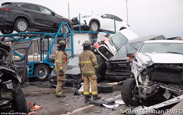 Trước đó, truyền thông Mỹ đưa tin, bão mùa đông Shirley làm đường bị đóng băng gây ra những hậu quả nghiêm trọng ở các bang miền nam, trong đó có Texas. Hơn 1.200 chuyến bay xuyên qua các bang bị hoãn vì bão. Trước đó, truyền thông Mỹ đưa tin, bão mùa đông Shirley làm đường bị đóng băng gây ra những hậu quả nghiêm trọng ở các bang miền nam, trong đó có Texas. Hơn 1.200 chuyến bay xuyên qua các bang bị hoãn vì bão.