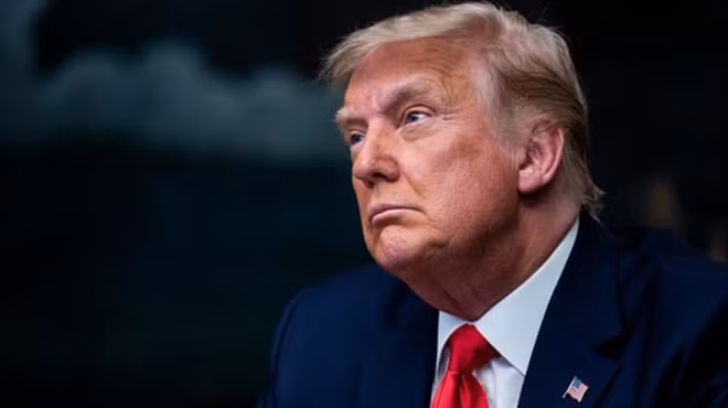 Bất chấp việc các doanh nghiệp phản đối, ông Trump vẫn quyết gia hạn hai lệnh cấm nhập cư. Ảnh: CNBC.
