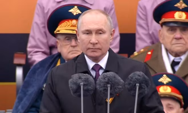 Tổng thống Putin tuyên bố một phút mặc niệm và nhấn mạnh "Vinh quang cho những anh hùng trong Chiến tranh Vệ quốc Vĩ đại".