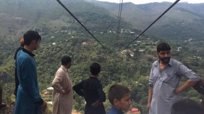 Cáp treo bị đứt tại Pakistan chưa từng được cấp phép hoạt động. Ảnh: Express.