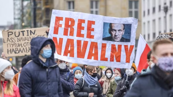 Căng thẳng giữa EU và Nga tiếp tục leo thang vì vụ Navalny. Ảnh: Getty.