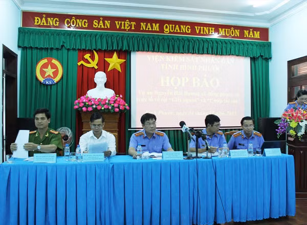 Các cơ quan tiến hành tố tụng tỉnh Bình Phước trả lời tại buổi họp báo.