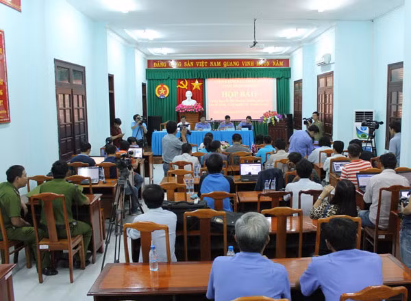 Toàn cảnh buổi họp báo.