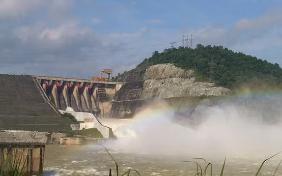 4/6 đơn vị kiến nghị mở thêm 1 cửa xả lũ Hòa Bình và mở 1 cửa xả lũ Sơn La