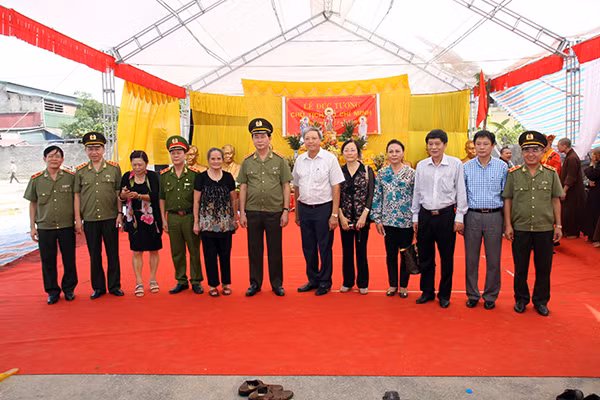 Bộ trưởng Trần Đại Quang; Thứ trưởng Tô Lâm cùng các đại biểu tại buổi Lễ. Ảnh Việt Hưng.