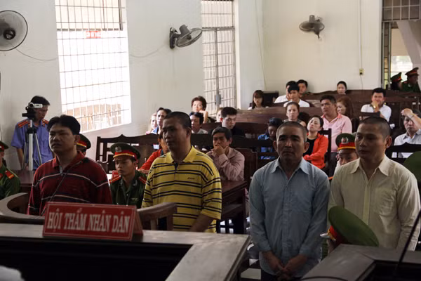 Các bị cáo tại tòa.