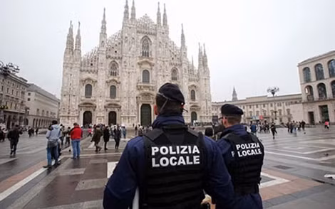 Cảnh sát Italia tăng cường kiểm soát an ninh tại khu vực Nhà thờ lớn Milan, nơi được cảnh báo là mục tiêu khủng bố.