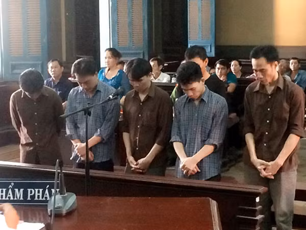 Các bị cáo tại phiên tòa.