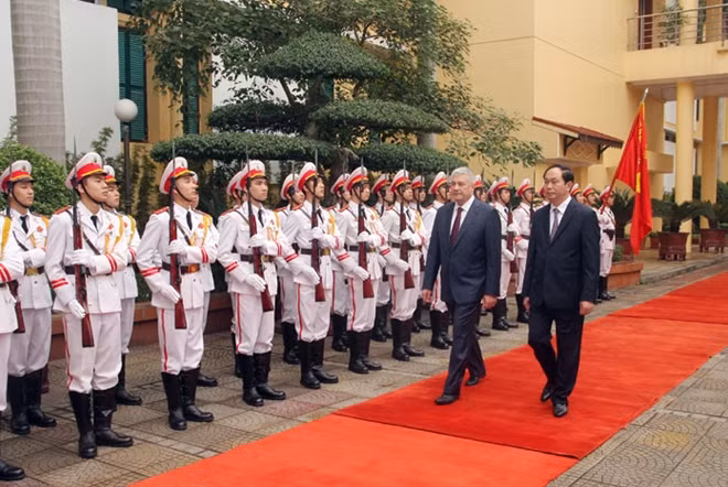 Bộ trưởng Trần Đại Quang, Bộ trưởng Bộ Nội vụ Liên bang Nga Kolokoltsev Vladimir Aleksandrovich duyệt đội danh dự CAND Việt Nam.