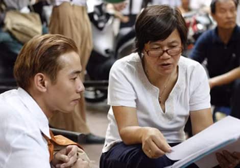 Đạo diễn Nhuệ Giang tại phim trường.