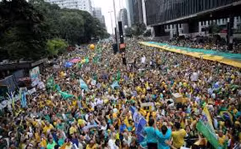 Biển người biểu tình phản đối Tổng thống Dilma Rousseff.