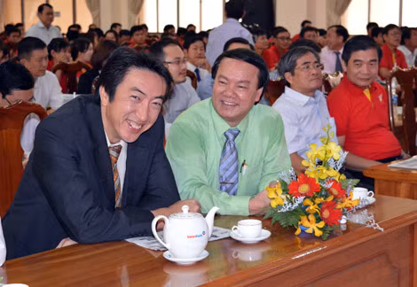 Ông Lê Thanh Thuấn, Chủ tịch Tập đoàn Sao Mai cùng đối tác Nhật Bản.