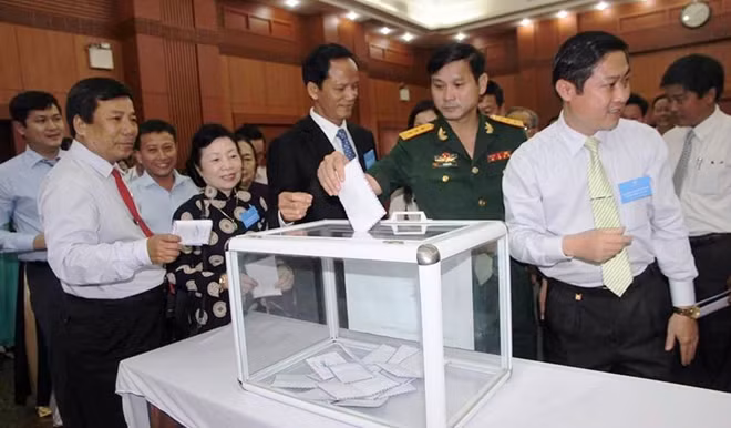 Quảng Nam kêu gọi các tổ chức, cá nhân trong và ngoài tỉnh phát huy tinh thần "tương thân, tương ái" với người dân các tỉnh Bắc miền Trung bị ảnh hưởng nặng nề bởi lũ lụt.