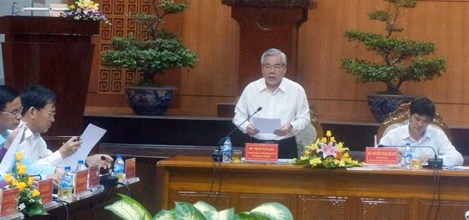 Đồng chí Phan Văn Sáu phát biểu công bố kết quả kiểm tra tại Hội nghị.