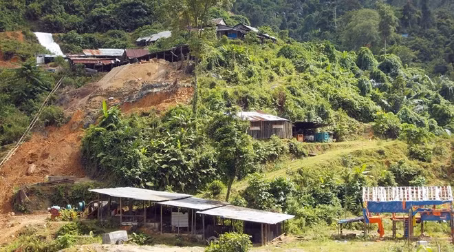 Một điểm khai thác vàng tại huyện Phước Sơn, Quảng Nam.