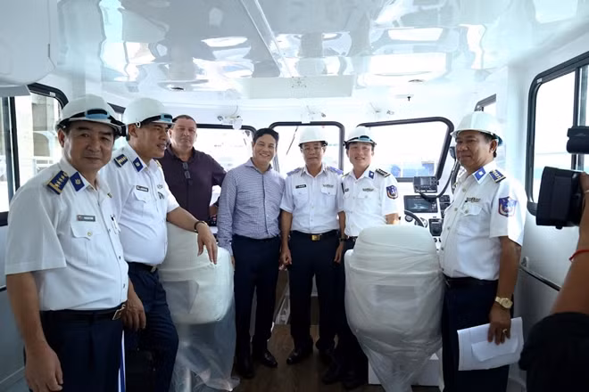 Công ty James Boat bàn giao tàu cho Bộ Tư lệnh Cảnh sát biển