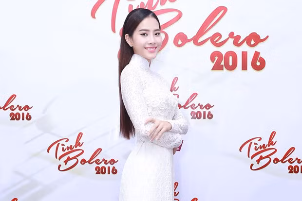 Nam Em nhận được sự yêu mến của nhiều khán giả qua chương trình Tình Bolero 2016 với giọng hát ngọt ngào, trong sáng.