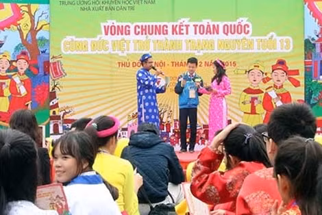 Thí sinh trả lời phần thi ứng xử.