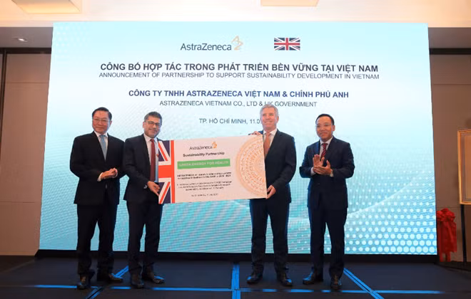 Chính phủ Anh cùng AstraZeneca trao tặng hệ thống điện mặt trời cho các trung tâm y tế Việt Nam.