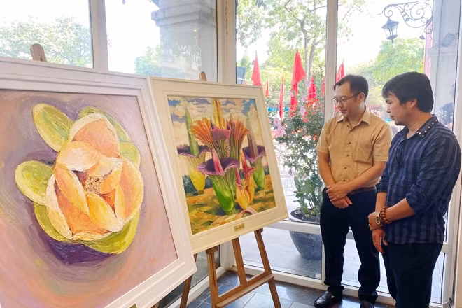 Triển lãm do Vụ ASEAN (Bộ Ngoại giao) phối hợp cùng UBND quận Hoàn Kiếm, Ban Vận động Mỹ thuật và Ngoại giao Văn hóa Việt Nam và Nhóm vẽ Quốc hoa tổ chức sẽ kéo dài đến hết ngày 12/10.