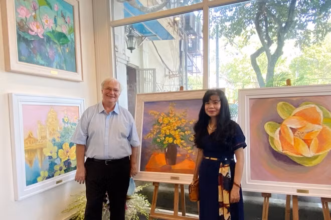 Ông James Swiderski, một nhà văn người Mỹ cho biết, ông rất ấn tượng với triển lãm "Quốc hoa các nước ASEAN" do Việt Nam tổ chức. Thêm vào đó, ông đánh giá cao việc các họa sĩ Việt Nam được các cơ quan chức năng tạo điều kiện tham gia những cuộc triển lãm ý nghĩa như thế này.