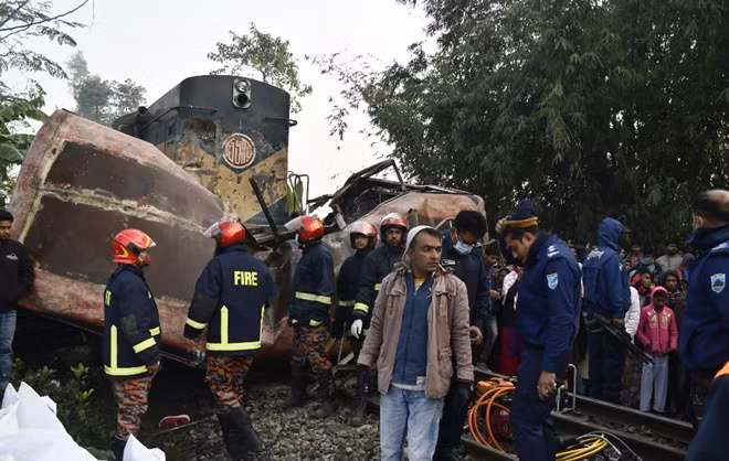 Hiện trường vụ tai nạn thương tâm tại Bangladesh. Ảnh: Dhaka Tribune.