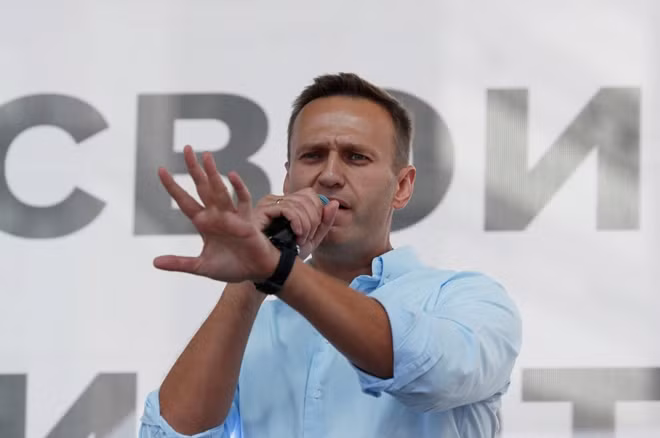 Ông Navalny cho biết, hợp chất photpho hữu cơ tấn công hệ thần kinh của ông giống như một cuộc tấn công DDoS vào hệ thống máy tính”. Ảnh: Reuters.