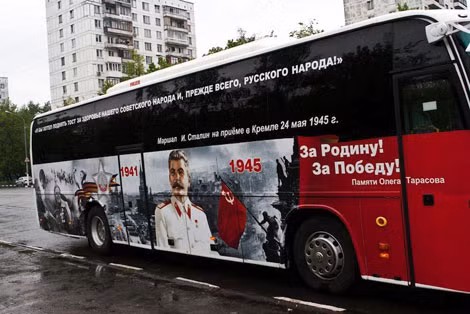 Chân dung Đại Nguyên soái J.Stalin cùng các hình ảnh tiêu biểu về cuộc Chiến tranh Vệ quốc Vĩ đại xuất hiện trên hệ thống giao thông công cộng ở Volgograd. Chân dung Đại Nguyên soái J.Stalin cùng các hình ảnh tiêu biểu về cuộc Chiến tranh Vệ quốc Vĩ đại xuất hiện trên hệ thống giao thông công cộng ở Volgograd.