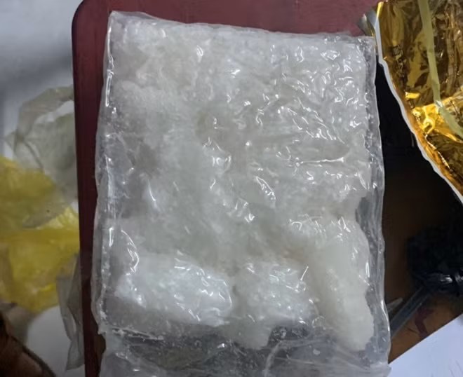Gói ma túy đá hơn 1kg lực lượng Công an thu giữ từ N.X.N
