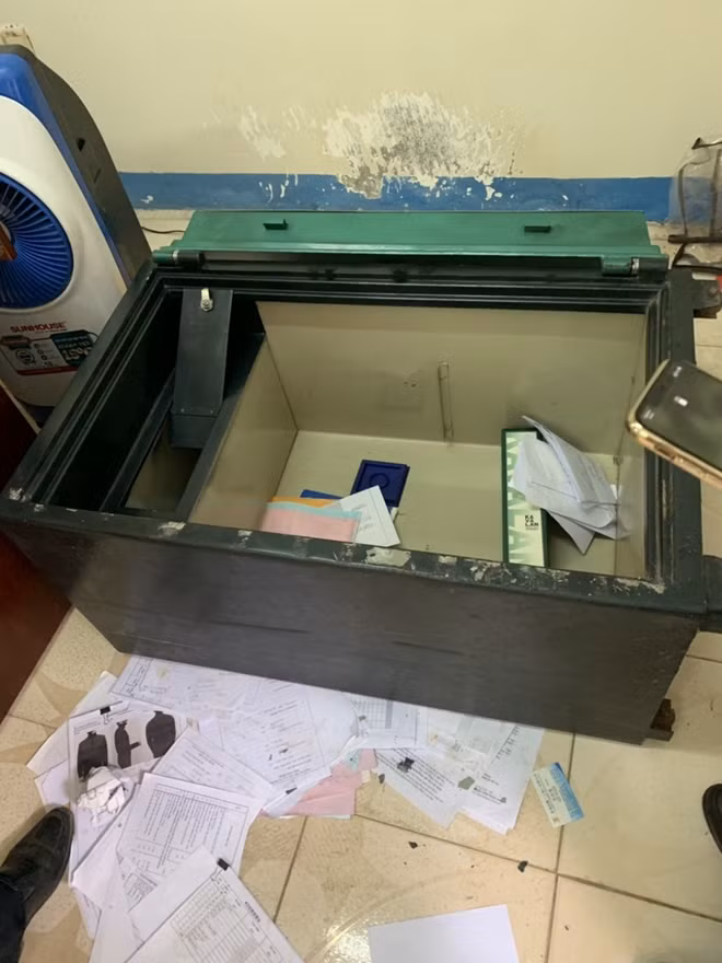 Két sắt tại một công ty bị nhóm đối tượng cạy phá