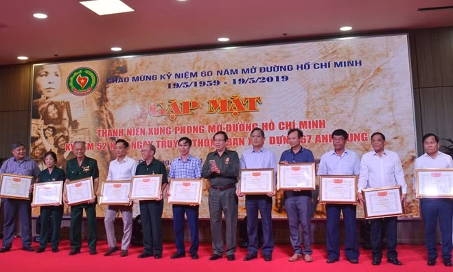 Một số tập thể, cá nhân được tuyên dương về công tác đền ơn đáp nghĩa, giúp đỡ cựu TNXP