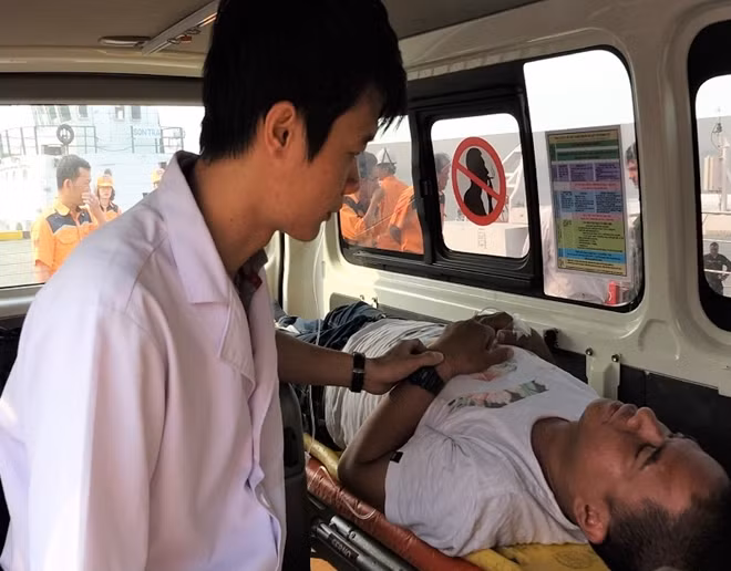 Bệnh nhân được Trung tâm cấp cứu 115 tiếp nhận tại Cảng Thọ Quang