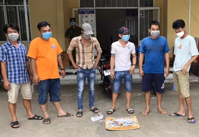 Công an huyện Hồng Ngự phát hiện 10 vụ liên quan tụ tập đông người, ra quyết định xử phạt 623 triệu đồng.