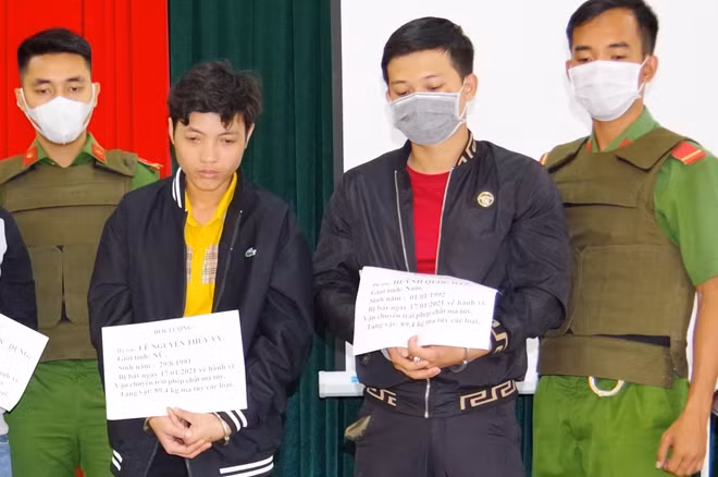 Vy và Đạt khi bị bắt giữ.
